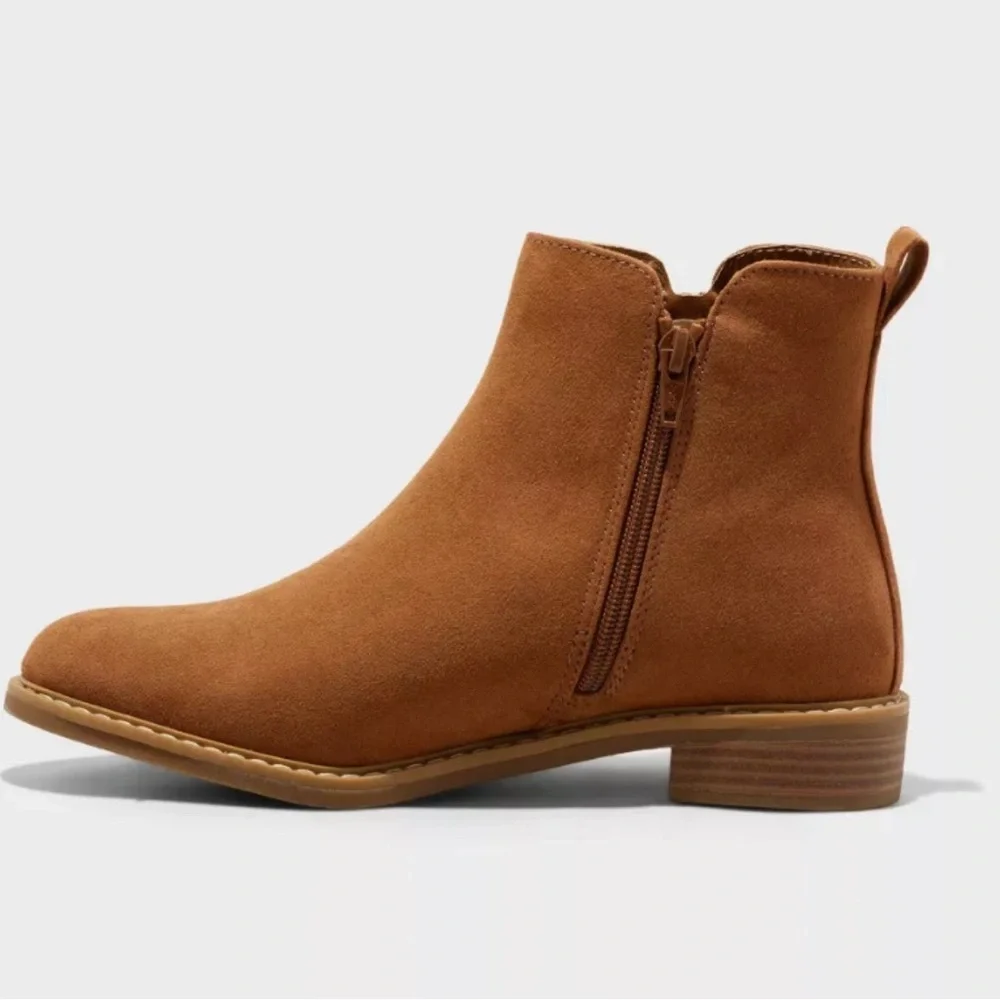 Universal Thread Women's Faux Suede Tan Brenna Ankle Boots with Memory Foam 9.5